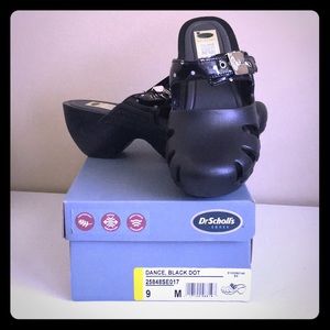 Dr. Scholl’s clogs